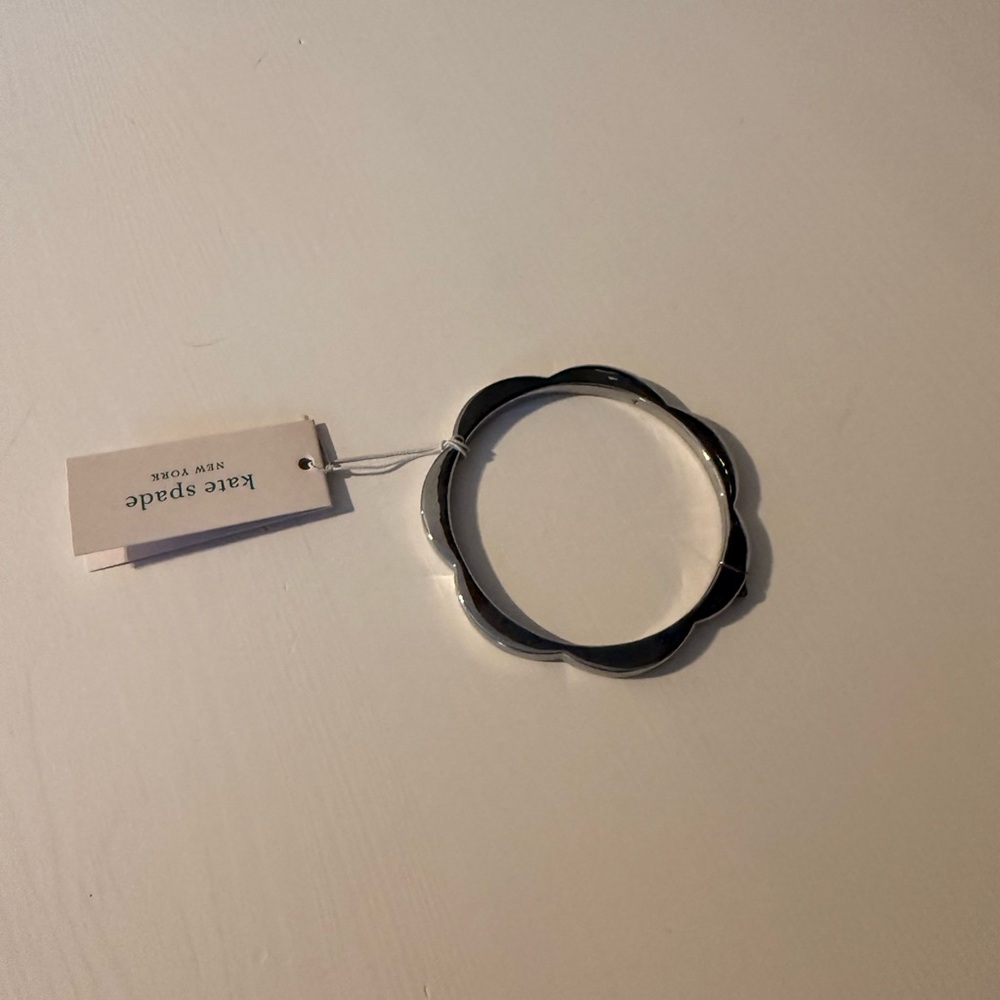 Kate Spade Sliced Scallops Hinge Bangle